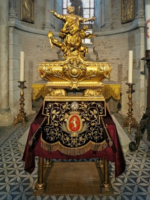 툴루즈의 성 사투르니노의 무덤_photo by Didier Descouens_in the Basilica of Saint-Sernin in Toulouse_France.jpg